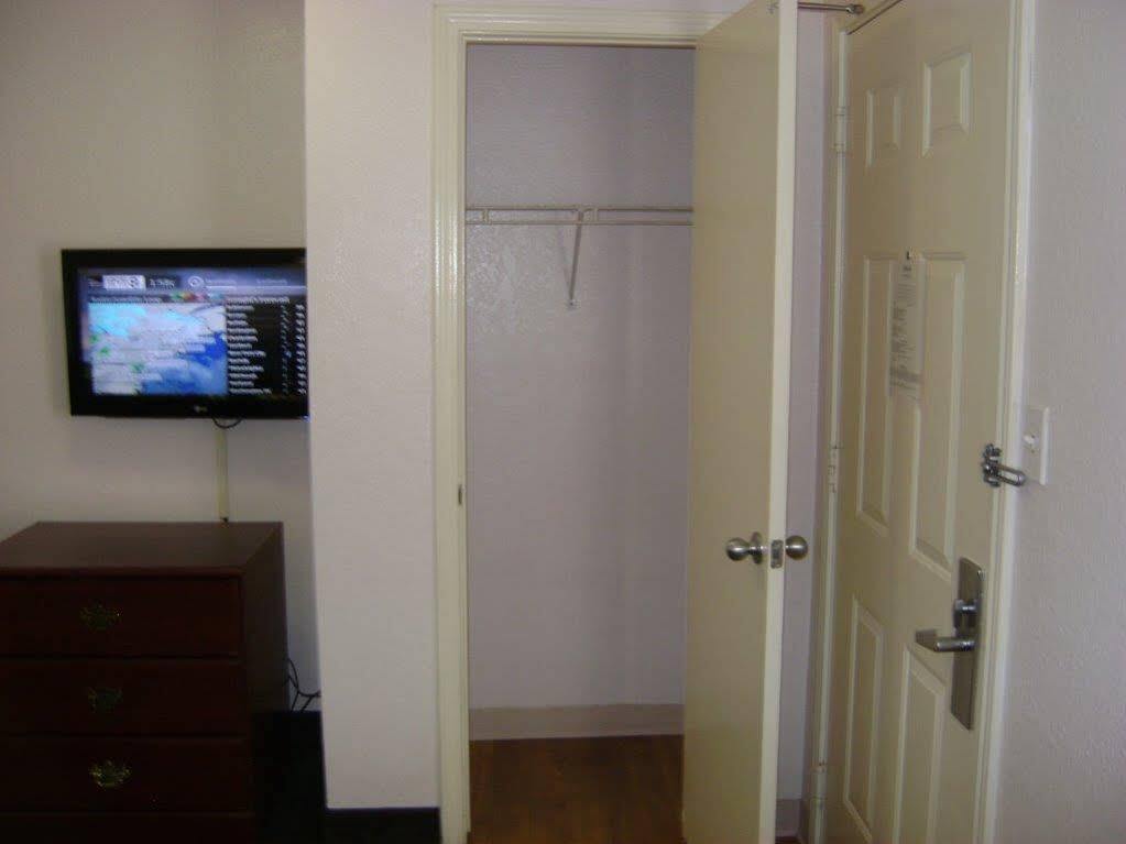 Intown Suites Extended Stay San Antonio Tx - Nacogdoches Road Exterior photo