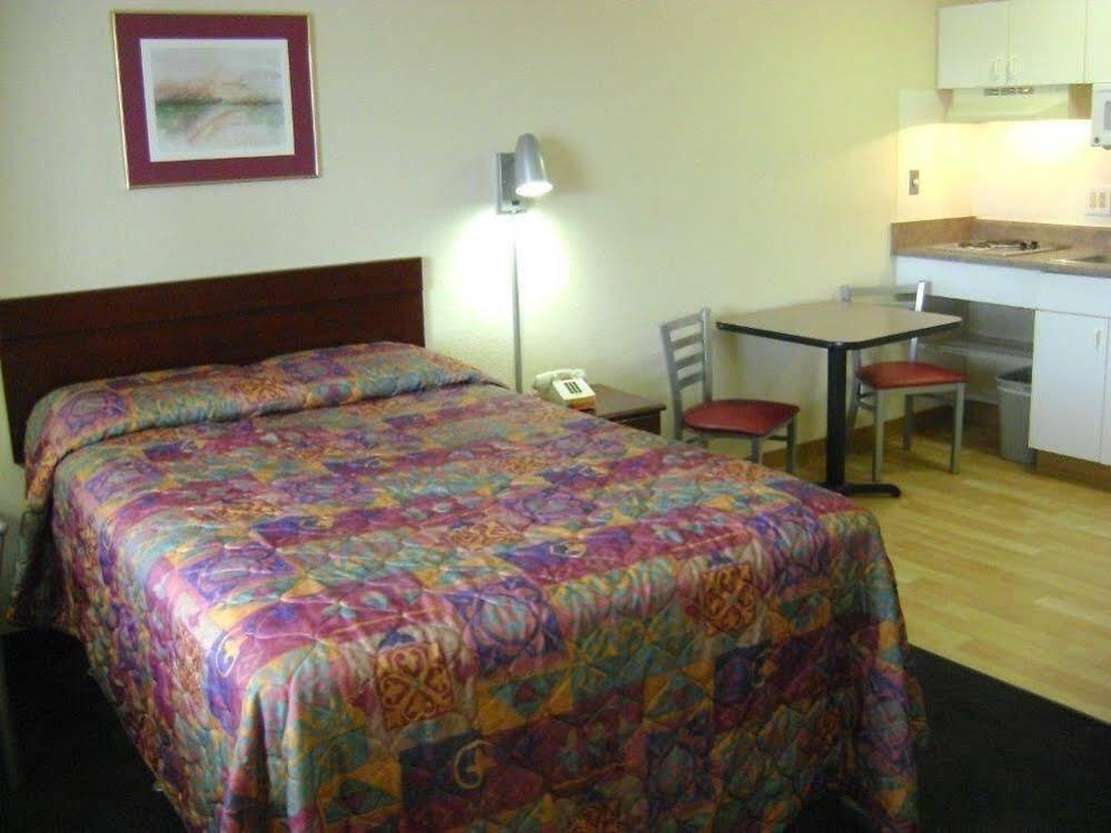 Intown Suites Extended Stay San Antonio Tx - Nacogdoches Road Exterior photo
